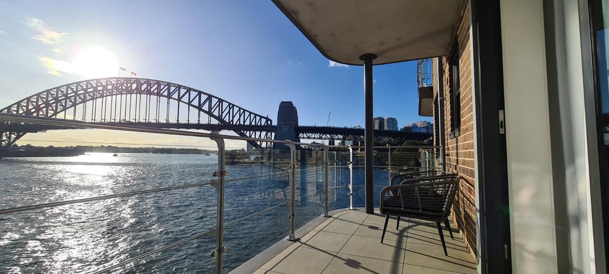 Apartment Harbour Views & Location In